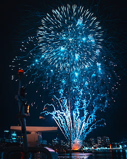 exhibició de focs artificials, naturalesa, a l'aire lliure, sydney, Austràlia, multitud, llum, flamarada, terra, il·luminació, Festival, oceà, aigua, mar, línia de costa, Costa, ciutat, nit, 2018, port, celebració, il·luminat, focs artificials, moviment, esdeveniment, explosió, cultura i entreteniment artístic, focs artificials - objecte fet per l'home, exposició llarga, arquitectura, brillant, exterior de l'edifici, multicolor, moviment borrós, cap gent, cel, espurnes, paisatge urbà, cap d'any, 2K, CC0, domini públic, lliure de regalies