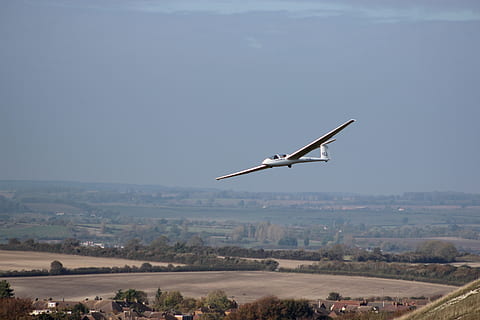 aliante, bassi cadenti, volo, volante, cielo, mezz'aria, natura, ambiente, giorno, paesaggio, bellezza nella natura, albero, temi animali, montagna, animali allo stato selvatico, vertebrato, uccello, fauna selvatica, pianta, scenics - natura, animale, ali spiegate, un animale, nessuno, all'aperto, 5K, CC0, dominio pubblico, privo di copyright