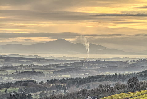 hory a stromy, Příroda, venku, hora, smyková loď, krajina, Skotsko, scenérie, jedle, rostlina, abies, strom, kouř, budova, počasí, mlha, přistát, oheň, lesní požár, nebe, plošina, scenics - příroda, krása v přírodě, mrak - nebe, životní prostředí, klidné scény, klid, mimoměstské scény, nikdo, západ slunce, idylický, majestátní, mlhavý, 5K, CC0, veřejná doména, bez autorských práv