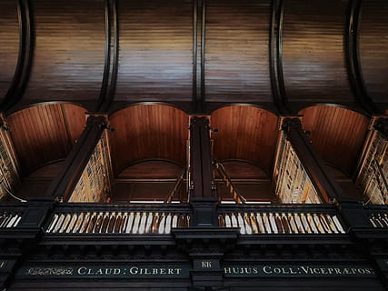 edificio interno, architettura, corrimano, ringhiera, costruzione, arco, legna, Irlanda, dublin, la lunga stanza della vecchia biblioteca del Trinity College, finestra, arcuato, libro, tetto, di legno, biblioteca, soffitto, perspetice, struttura in legno, cripta, soffitto a volta, in casa, musica, Organo a canne, nessuno, legno - materiale, strumento musicale, cultura artistica e intrattenimento, Marrone, attrezzatura musicale, struttura costruita, di fila, testo, Inquadratura dal basso, mensola, modello, grande gruppo di oggetti, antico, sceneggiatura occidentale, strumento a tastiera, 4K, CC0, dominio pubblico, privo di copyright