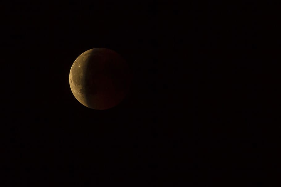 Eclipse de lluna, lluna plena, lluna, llum de la lluna, espai, astronomia, cel, nit, escenics - natura, bellesa a la natura, tranquil·litat, Lluna planetària, naturalesa, cap gent, escena tranquil·la, còpia espai, superfície de la lluna, idíl·lic, cercle, forma geomètrica, a l'aire lliure, fenomen natural, fosc, astrologia, eclipsi, espai i astronomia, orbitant, 2K