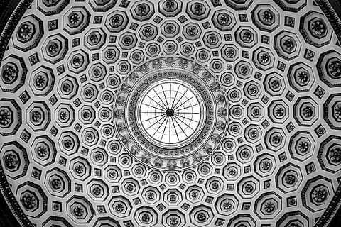 soffitto rotondo, specchio, costruzione, Derby, Regno Unito, Kedleston Hall, ornamento, modello, tetto, frattale, cerchio, centro, sfondo, contrasto, simmetrico, bianco e nero, Ottagono, architettura, cupola, culto, Chiesa, Cattedrale, forma geometrica, struttura costruita, soffitto, in casa, forma, Inquadratura dal basso, nessuno, design, direttamente sotto, giorno, il passato, destinazioni di viaggio, fotogramma intero, storia, ornato, architettura e arte, 5K, CC0, dominio pubblico, privo di copyright