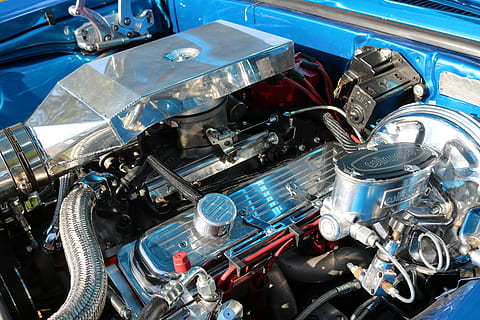 motor, bil, ingeniørarbejde, mekaniker, mekanik, køretøj, gnister, stempler, bilsamling, chevrolet, amerikansk, cylindre, 8 cylindre, metal, transportform, transportmidler, motor køretøj, maskineri, bilindustrien, maskindel, industri, køretøjsdel, teknologi, land køretøj, rør - rør, tæt på, ingen mennesker, høj vinkel visning, kompleksitet, dag, udstyr, krom, sølvfarvet, ren, 5K, CC0, offentligt domæne, royaltyfrie