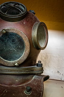 aparat fotograficzny, elektronika, okno, akcesorium, Akcesoria, okulary ochronne, światło, reflektor, garncarstwo, słoik, lornetka, brązowy, robot, Ściana, lampa, projektor, rdza, cyna, mogą, cegła, wewnątrz, metal, martwa natura, stary, stół, żadnych ludzi, zbliżenie, antyczny, wysoki kąt widzenia, w stylu retro, zardzewiały, kształt, skupić się na pierwszym planie, historia, pojemnik, zabytkowe, okrąg, przeszłość, przestarzały, 5K, CC0, domena publiczna, darmowe zdjęcia