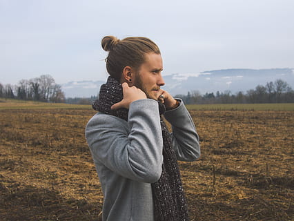 træer, Mark, about, ring, Zara, tøj, stil, vinter, baggrund, bjerge, blond, hår, en person, jord, rigtige mennesker, ung voksen, fritidsaktivitet, stående, taljen op, livsstil, unge kvinder, landskab, ikke-urbane scene, varme tøj, natur, voksen, kold temperatur, dag, 5K, CC0, offentligt domæne, royaltyfrie