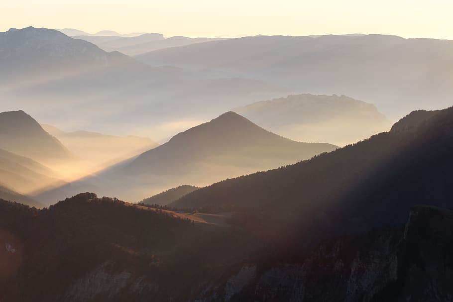 montagna, montanaro, nube, cielo, vertice, cresta, paesaggio, natura, valle, mattina, Alba, nebbia, scenics - natura, bellezza nella natura, scena tranquilla, catena montuosa, la tranquillità, scena non urbana, ambiente, tramonto, silhouette, idilliaco, nessuno, maestoso, albero, a distanza, all'aperto, picco di montagna, nebbioso, 5K