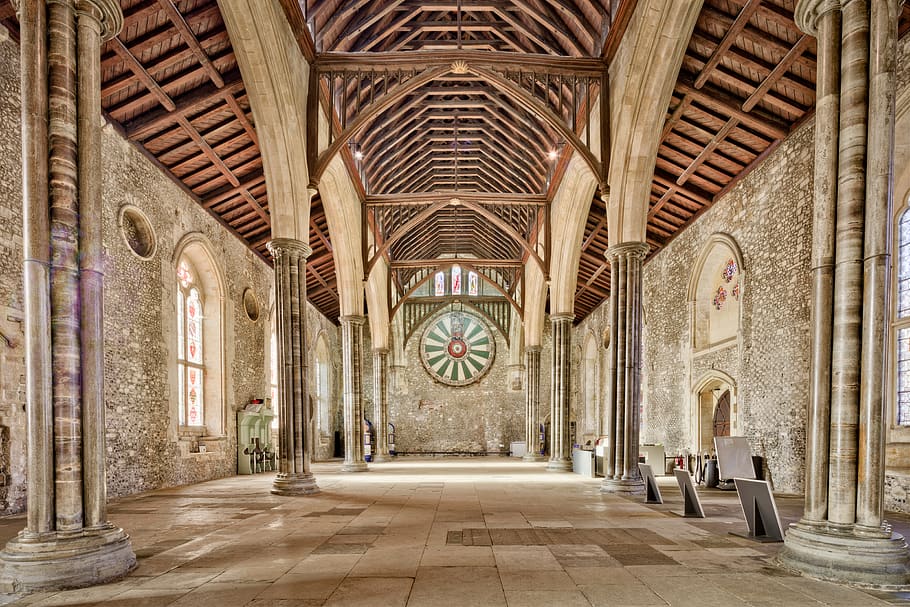 Marrone, vista edificio ad arco, architettura, struttura costruita, costruzione, la strada davanti, direzione, colonna architettonica, in casa, soffitto, luogo di culto, nessuno, religione, vuoto, arco, credenza, attrezzatura per l'illuminazione, giorno, portico, destinazioni di viaggio, spiritualità, il passato, ornato, pavimento piastrellato, 8K