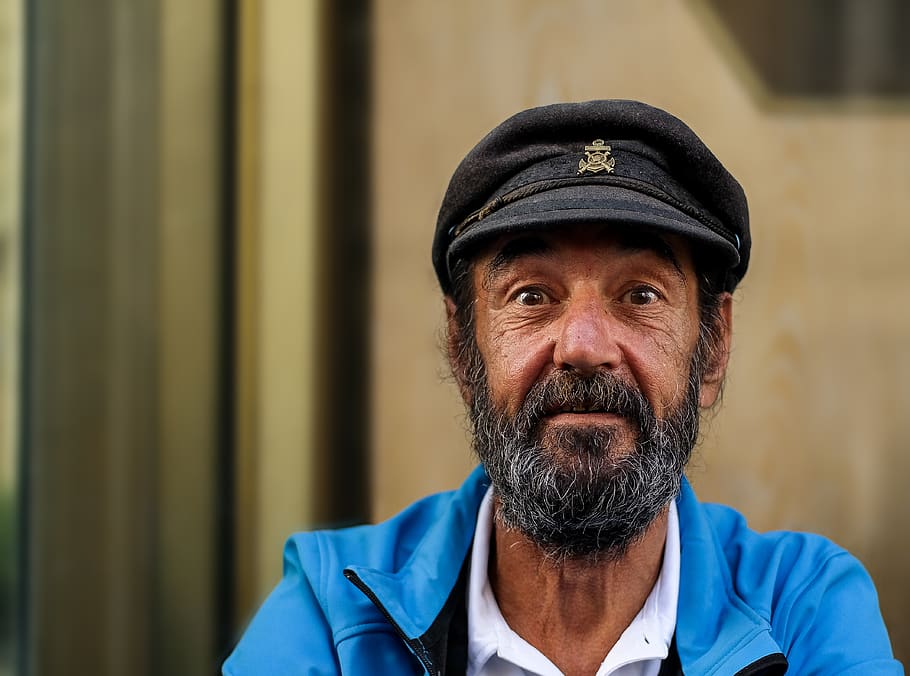 vecchio, tipo, uomo, cappello, vicino, ritratto, portre, barba, persone, una persona, peli del viso, maschi, capi di abbigliamento, uomini, persone reali, colpo alla testa, adulto, uomini maturi, adulto maturo, vista frontale, stili di vita, guardando la fotocamera, concentrarsi sulle conoscenze acquisite, in piedi, baffi, contemplazione, volto umano, 4K
