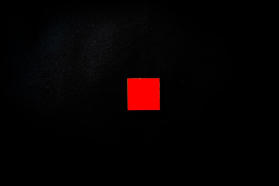 vermell, quadrat, negre, fons, cub, escuma, fons negre, còpia espai, signe, cap gent, a l'interior, color negre, il·luminat, comunicació, fosc, primer pla, tir de l'estudi, nit, brillant, tecnologia, habitació fosca, color taronja, nombre, llum - fenomen natural, 5K