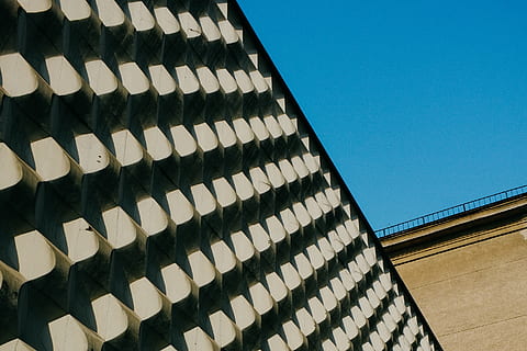 grå arkitektonisk bygning, vilnius, litauen, tag, islandijos g., arkitektur, skifer, Lietuva, abstrakt, tæppe, tårn, bygning, Spir, tagrende, væg, dome, flise tag, beton, arkæologi, mursten, bygget struktur, lav vinkel visning, bygning udvendig, himmel, skyfri himmel, ingen mennesker, mønster, natur, dag, udendørs, kopiere plads, vindue, gentagelse, blå, sollys, form, belysningsudstyr, tagsten, 2K, CC0, offentligt domæne, royaltyfrie