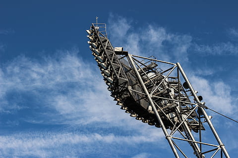 stor, sort, meta ramme, forlystelsespark, coaster, rutsjebane, olympiske stadion, Tyskland, München, konstruktionskran, himmel, stadion, skyer, lys, temapark, hjælpepol, eventyr, fritids aktiviteter, elektrisk enhed, konstruktion, pariserhjul, vævet, lygtepæl, lav vinkel visning, sky - himmel, bygget struktur, arkitektur, natur, udsendelse, meddelelse, teknologi, forbindelse, ingen mennesker, dag, parabol, tårn, satellit, telekommunikationsudstyr, global kommunikation, antenne - antenne, metal, trådløs teknologi, udendørs, radiobølge, elektrisk udstyr, 5K, CC0, offentligt domæne, royaltyfrie