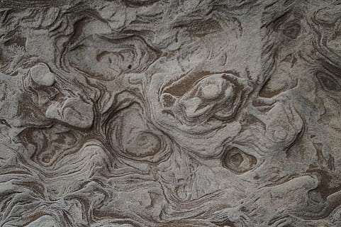 struktur, baggrund, klippe, mønster, eddy, abstrakt, udvasket, korn, forvitret, overflade, materiale, sten-, fuld ramme, baggrunde, ingen mennesker, tæt på, Kunst og håndværk, håndværk, tekstureret, design, indendørs, murbygningsfunktion, kreativitet, arkitektur, carving - håndværk produkt, repræsentation, dag, udsmykkede, væg, historie, menneskelig repræsentation, blomstermønster, vægmaleri, bas relief, udskæring, 5K, CC0, offentligt domæne, royaltyfrie
