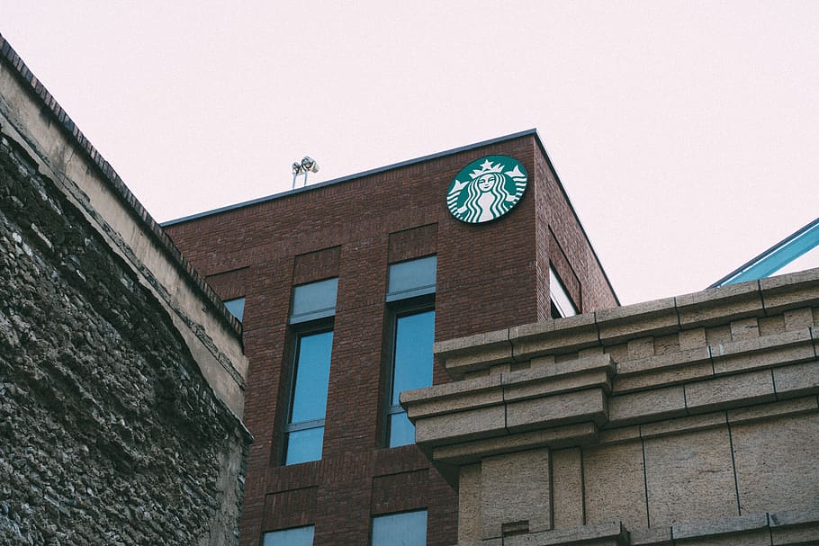 edifici, Beijing, torre, arquitectura, símbol, urbà, ciutat, edifici d'oficines, logotip, marca comercial, decoració de la llar, starbucks, emblema, finestra, Torre del Rellotge, cotxe esportiu, vehicle, transport, coupe, cotxe, estructura construïda, exterior de l'edifici, vista d’angle baix, cel, cel clar, cap gent, dia, naturalesa, a l'aire lliure, còpia espai, funció de construcció de parets, modern, barri residencial, paret, oficina, destinacions de viatge, palau de justícia, 5K