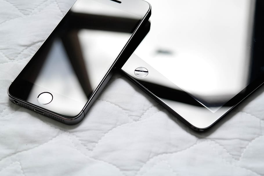 espai, gris, Iphone 5, 5s, iphone, ipad, dispositiu, pantalla, poma, mínim, tecnologia, primer pla, llit, reflexió, brillant, modern, 5, telèfon intel·ligent, telèfon, pantalla tàctil, telèfon mòbil, tauleta digital, equipament, ordinador, tecnologia sense fils, blanc, cap gent, negocis, Internet, mobilitat, dispositiu d’informació portàtil, taula, fons, comunicació, monitor d’ordinador, pantalla de cristall liquid, color negre, touchpad, pantalla visual, PC, sol objecte, 5K