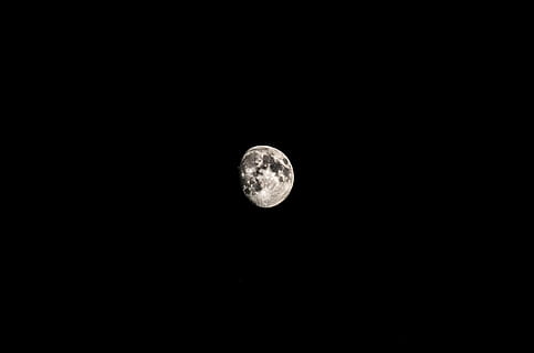 Mond, Nacht-, Scharf, Mondlicht, geheimnisvoll, kuu, Nachtzeit, Platz, weit weg, Entfernung, Astronomie, Himmel, Schönheit in der Natur, Vollmond, kopieren sie platz, planetarischer Mond, Flachwinkelansicht, Ruhe, ruhige Szene, keine Leute, Mondoberfläche, Natur, Szenen - Natur, idyllisch, dunkel, Geometrische Figur, Kreis, Astrologie, Weltraum und Astronomie, 4K, CC0, gemeinfrei, lizenzfrei