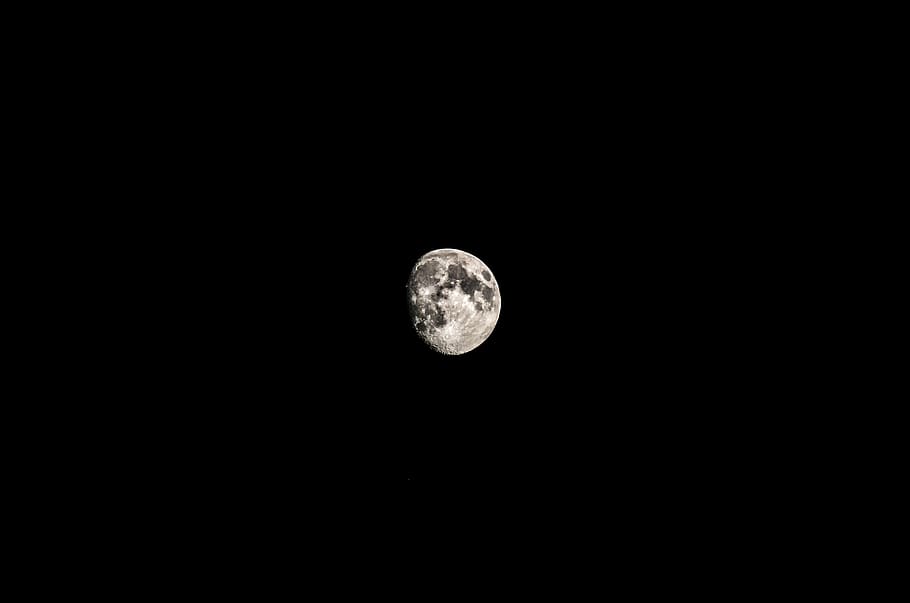 Mond, Nacht-, Scharf, Mondlicht, geheimnisvoll, kuu, Nachtzeit, Platz, weit weg, Entfernung, Astronomie, Himmel, Schönheit in der Natur, Vollmond, kopieren sie platz, planetarischer Mond, Flachwinkelansicht, Ruhe, ruhige Szene, keine Leute, Mondoberfläche, Natur, Szenen - Natur, idyllisch, dunkel, Geometrische Figur, Kreis, Astrologie, Weltraum und Astronomie, 4K