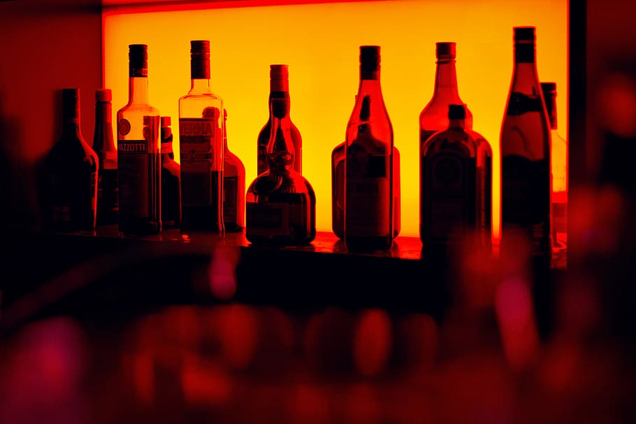 sortiert, Flasche, Tabelle, Möbel, Stuhl, Alkohol, Getränk, Luxemburg, Luxemburg Stadt, Bierflasche, Bier, Wein, Bar, Neon-, Verein, Entspannen Sie Sich, Nacht-, Cluster, Bokeh, Licht, Glas, Erfrischung, Container, Essen und Trinken, Glas - Material, Bar - Getränkehaus, drinnen, Trinkglas, Haushaltsausstattung, keine Leute, Stillleben, Weinflasche, in einer Reihe, selektiver Fokus, rot, Restaurant, Bartheke, Nachtleben, Luxus, 1080P