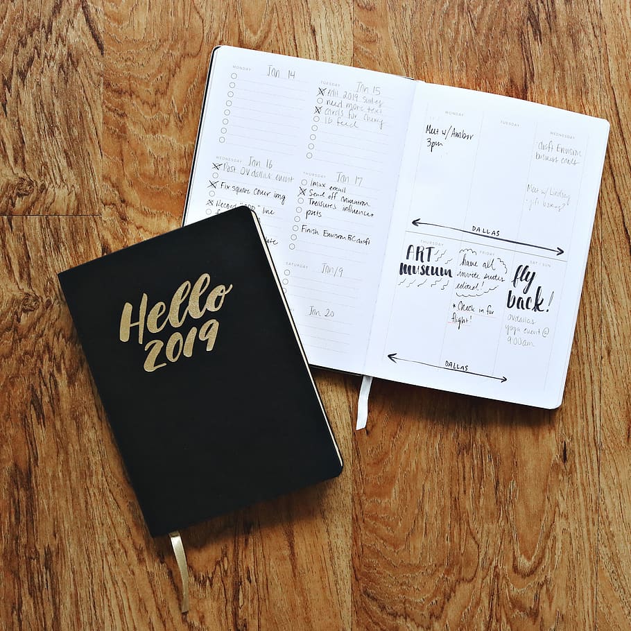 negre, Hola, Quadern 2019, marró, fusta, superfície, 2019, escriptori, diari, document, flatlay, escriptura a mà, nota, quadern, pàgina, planificador, planificació, escriure, comunicació, text, material de fusta, guió occidental, a l'interior, cap gent, natura morta, taula, vista d’angle alt, paper, primer pla, negocis, llibre, script no occidental, guió, etiqueta, nombre, publicació, directament a sobre, gra de fusta, 2K