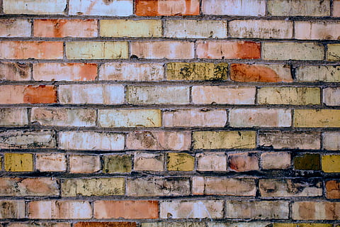 bruine bakstenen muur, steen, muur, grijs, stenen muur, wijnstok, fabriek, sloop, mojito, cocktail, alcohol, drinken, drank, verf container, venster, bestrating, voetpad, pad, straatkei, trottoir, jaguar, achtergronden, volledig kader, muur - bouwfunctie, architectuur, patroon, geen mensen, getextureerde, ingebouwde structuur, buitenkant van het gebouw, dag, detailopname, buitenshuis, ruw, verweerde, oud, bouwmateriaal, bruin, 4K, CC0, publiek domein, royaltyvrij
