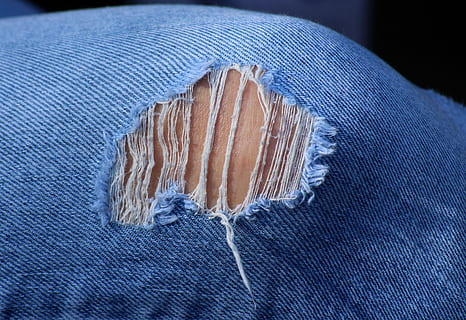 jeans, toppa, buco, Materiale, moda, web, pantaloni, modello, lo sfondo, cucire, tessile, denim, abbigliamento casual, blu, in casa, avvicinamento, capi di abbigliamento, una persona, parte del corpo umano, strappato, parte del corpo, maglione, stili di vita, vestiti caldi, inverno, Sezione centrale, 4K, CC0, dominio pubblico, privo di copyright