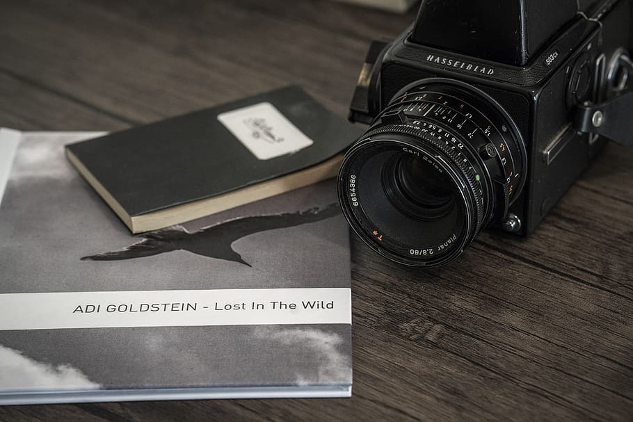 HASSELBLAD, กล้อง, หนังสือ, สมุดบันทึก, เลนส์, ย้อนยุค, การถ่ายภาพ, กระดาษ, ธีมการถ่ายภาพ, กล้อง - อุปกรณ์ถ่ายภาพ, ข้อความ, ตาราง, อุปกรณ์ถ่ายภาพ, เทคโนโลยี, เอกสาร, สคริปต์ตะวันตก, ในบ้าน, ยังมีชีวิตอยู่, กล้องดิจิตอล, มุมมองมุมสูง, เลนส์ - เครื่องมือแสง, ไม่มีคน, การสื่อสาร, ไม้ - วัสดุ, กล้อง slr, 8K