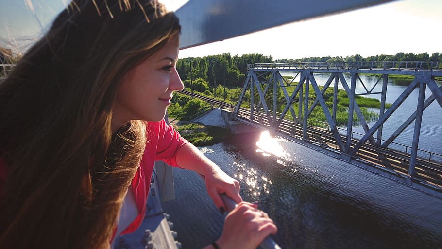 Lotyšsko, riga, les, vlak, most, ocel, dívka, žena, Příroda, šťastný, lidé, slunečního světla, slunce, scenérie, jezero, výšek, letní, štěstí, detail, portrét, jedna osoba, životního stylu, skutečných lidí, volnočasové aktivity, spojení, Mladá žena, dívky, ženy, neformální oblečení, mladého dospělého, hospodářství, hledá, den, boční pohled, voda, vlasy, most - mužská konstrukce, účes, teenager, venku, krásná žena, 5K