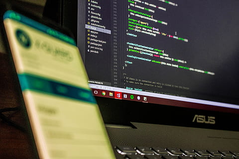 Hollandia, Neede, kód, kódolás, reagálnak őshonos, asus, hordozható számítógép, program, programozás, vizuális kód, programm, programn, xguard, index.js, galaxis s8, telefon, él, színek, sötét, sötét téma, üzleti, technológia, nem ember, nyugati szkript, közelkép, számítógép, vállalati üzletág, szám, kereskedés, szöveg, közlés, pénzügy, fedett, adat, számítógép monitor, árfolyam, tőzsdei adatok, szelektív összpontosít, számítógép tartozék, mozgás, grafikus felhasználói felület, gazdaság, 5K, CC0, közkincs, jogdíjmentes