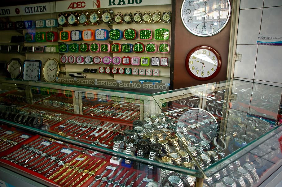 torre, arquitectura, edifici, Torre del Rellotge, prestatge, menjar, caramels, calibre, rellotge analògic, rellotge, botiga, botiga de queviures, mercat, supermercat, tacòmetre, rellotge de paret, màquina, plat, restaurant, variació, elecció, venda al detall, gran grup d'objectes, a la venda, cap gent, arranjament, abundància, col · lecció, a l'interior, temps, negocis, text, nombre, natura morta, compres, comunicació, pantalla, visualització al detall, venda, vitrina, 2K