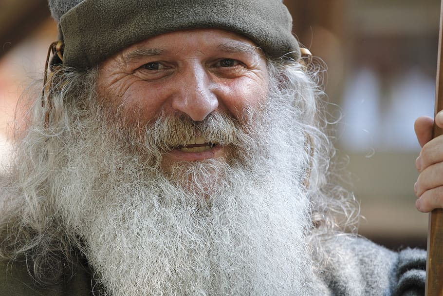 laho, home, bart, humà, persona, adults, expressió, divertit, cara, retrat, ulls, barba, pèl facial, persones reals, una persona, centrar-se en primer pla, barret, estils de vida, vista frontal, adult, mascles, mirant cap a fora, primer pla, homes, roba, mirant, tirada al cap, adult gran, adult madur, homes madurs, cabell blanc, 5K
