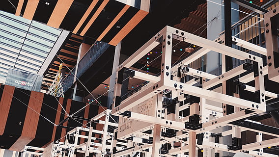 Quadrat, trippy, Blöcke, Dekor, Decke, modern, schick, Markt, gebaute Struktur, keine Leute, die Architektur, Metall, Tag, Sonnenlicht, Gebäudehülle, Holz - Material, Industrie, Stillleben, draußen, Fülle, High Angle View, Baugewerbe, Hintergründe, Nahansicht, Technologie, große gruppe von gegenständen, 4K, CC0, gemeinfrei, lizenzfrei