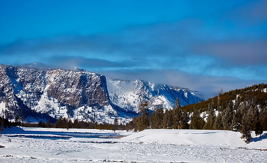 fotografía, montañas, bosque, invierno, aventuras, alpino, nubes, frío, país, luz, congelado, colina, hielo, paisaje, montaña, parque Nacional, naturaleza, al aire libre, escénico, cielo, nieve, turismo, viaje, arboles, Valle, desierto, temperatura fría, paisajes - naturaleza, nube - cielo, ambiente, árbol, belleza en la naturaleza, tierra, azul, cordillera, planta, Montaña cubierta de nieve, destinos de viaje, nadie, árbol conífero, nevando, bosque de pinos, Pino, pico de la montaña, 1080P, CC0, dominio público, libre de derechos