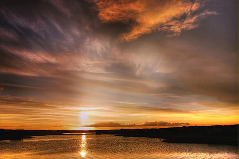 sol, himmel, solnedgang, skyer, natur, solopgang, landskab, rød, skumring, humør, tusmørke, atmosfærisk, hav, orange, aftenhimmel, gul, hvile, daggry, efterglød, farvande, dramatisk, atmosfære, vand, sky - himmel, scenics - natur, skønhed i naturen, ro, rolig scene, orange farve, afspejling, dramatisk himmel, ingen mennesker, idyllisk, sollys, sø, ikke-urbane scene, udendørs, romantisk himmel, 2K, CC0, offentligt domæne, royaltyfrie