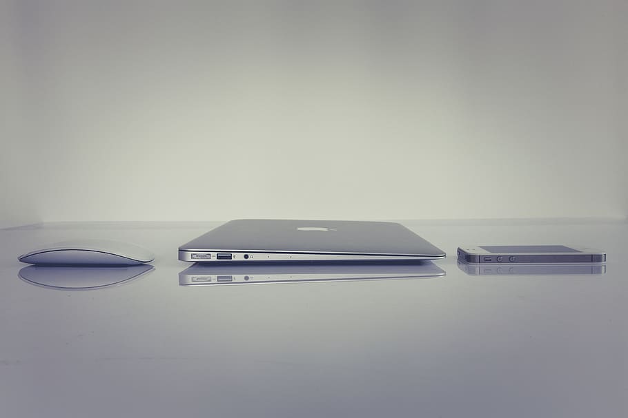 oficina, MacBook, iphone, poma, portàtil, maquinari, ordinador, estil, treballar, posar en marxa, dissenyador, oficina a casa, lancer, mac, quadern, mínim, minimalista, lloc de treball, negocis, dispositiu, aplicació, feina d'oficina, ratolí, periferia, smartphone, natura morta, taula, a l'interior, tecnologia, cap gent, connexió, comunicació, còpia espai, tecnologia sense fils, tir de l'estudi, escriptori, equips informàtics, gots, reflexió, grapadora, telèfon intel·ligent, bolígraf, 5K