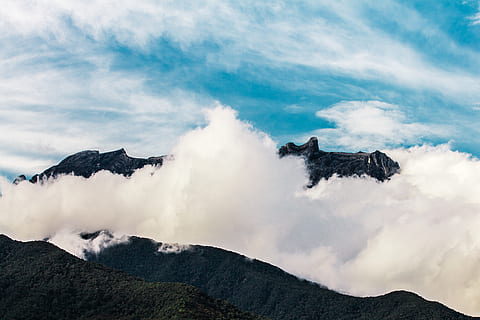 núvols, bosc, muntanya, vasta, paisatge, èpica, Borneo, sarawak, sabah, muntar kk, núvol - cel, cel, bellesa a la natura, escenics - natura, escena tranquil·la, cap gent, Serra, geologia, naturalesa, tranquil·litat, escena no urbana, geografia física, medi ambient, volcà, fum - estructura física, erupció, dia, a l'aire lliure, cràter volcànic, cim de muntanya, poder a la natura, 4K, CC0, domini públic, lliure de regalies