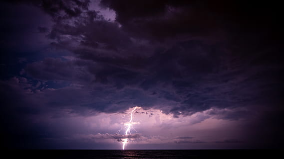 fulmine durante la notte, fulmine, tempesta, cielo, nuvola - cielo, temporale, potere in natura, notte, nuvola temporalesca, buio, energia, orizzonte, bellezza nella natura, cielo drammatico, natura, orizzonte sull'acqua, acqua, mare, nuvoloso, scenics - natura, nessuno, viola, infausto, luce, meteorologia, 4K, CC0, dominio pubblico, privo di copyright