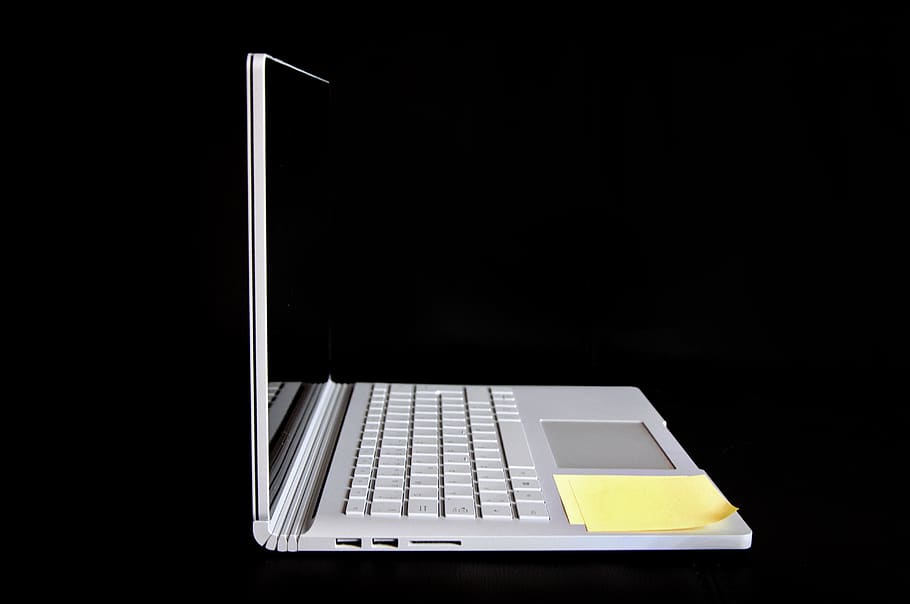 Microsoft, povrchová kniha, Dotyková obrazovka, Odeslat to, povrch, laptop, počítač, boční pohled, technologie, bezdrátové technologie, spojení, uvnitř, stůl, nikdo, kopie prostor, sdělení, černé pozadí, počítačové vybavení, počítačový monitor, otevřeno, klávesnice, temný, studio shot, počítačová klávesnice, nábytek, detail, prázdný, globální komunikace, 4K