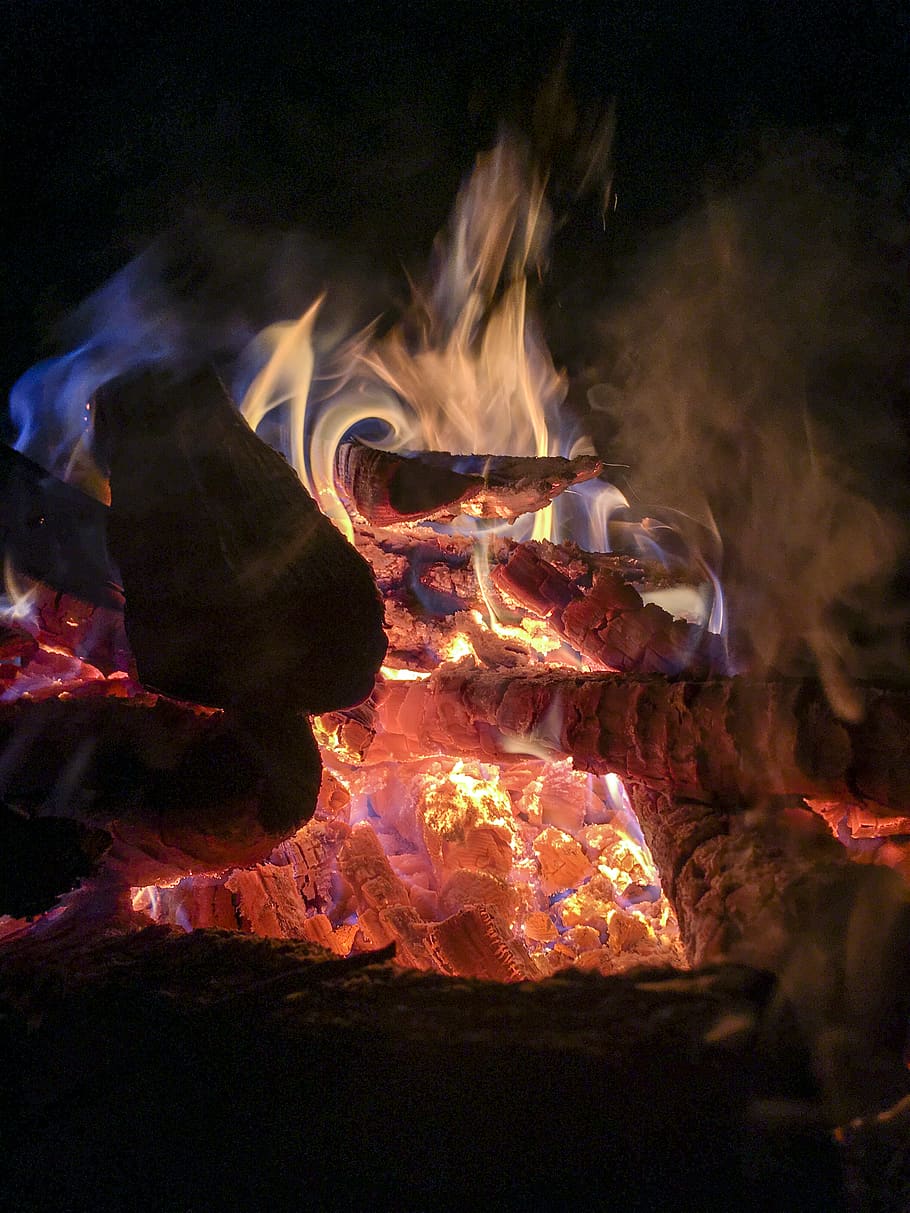 fogo, fogueira, luz de fogo, queimando lenha, ardente, calor - temperatura, movimento, fogo - fenômeno natural, chama, registro, ninguém, natureza, madeira, lenha, noite, brilhando, fumaça - estrutura física, movimento borrado, Exposição longa, evento, fechar-se, madeira - material, marinho, 4K