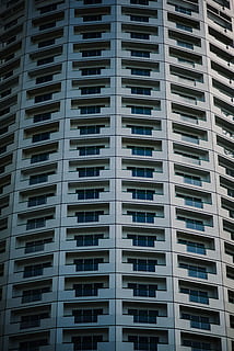 bianca, dipinto, calcestruzzo, costruzione, finestra, ripetizione, modello, urbano, città, architettura, design moderno, grattacielo, appartamento, balcone, esterno dell'edificio, struttura costruita, scena urbana, moderno, facciata, all'aperto, industria di costruzioni, nessuno, Palazzo residenziale, architettura ed edifici, quartiere residenziale, sviluppo abitativo, proprietà di casa, edificio per uffici, alto - alto, vita di città, riflessione, Casa, nuovo, attività commerciale, 5K, CC0, dominio pubblico, privo di copyright