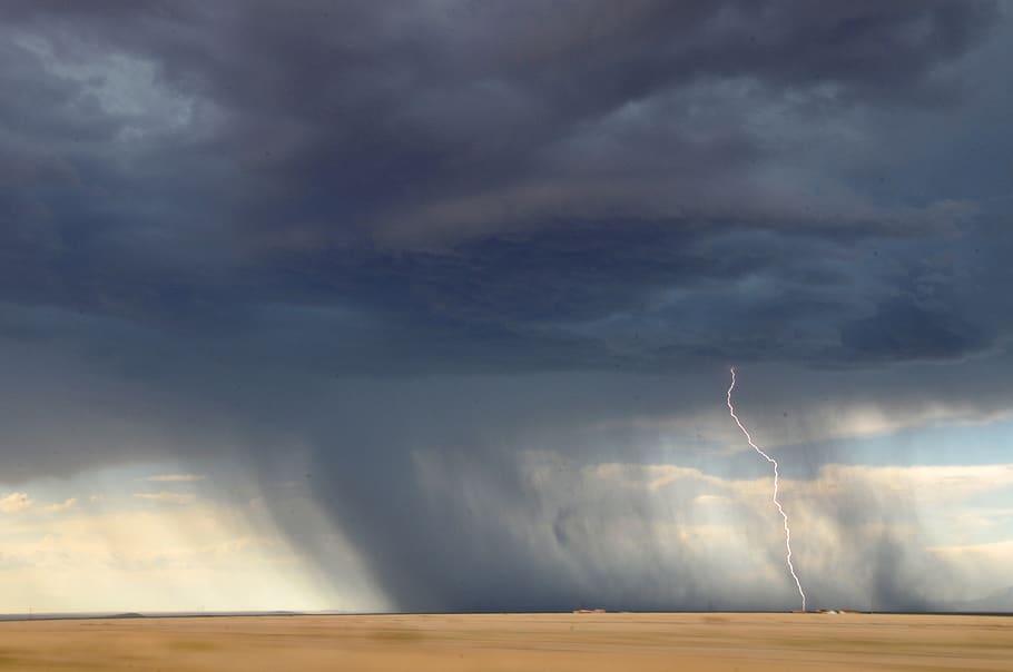 llamps, copejat, desert, núvol - cel, cel, tempesta, bellesa a la natura, escenics - natura, núvol de tempesta, naturalesa, poder a la natura, poder, cel dramàtic, cap gent, medi ambient, núvol, paisatge, horitzó, dia, escena tranquil·la, estat d'ànim atmosfèric, a l'aire lliure, tornado, clima extrem, ominós, 4K