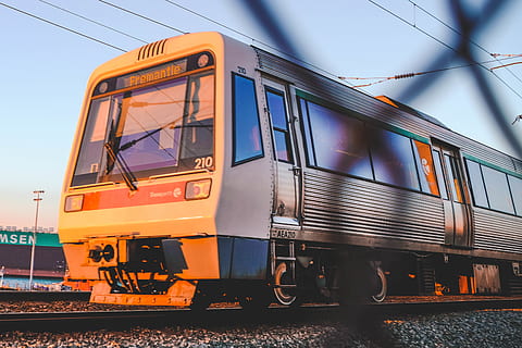 sarı tren, tren, taşımacılık, araç, Demiryolu, perth, tren yolu, fremantle istasyonu, Avustralya, lokomotif, tekerlek, makine, terminal, tren istasyonu, tren rayları, fremantle, gün batımı, yolcu arabası, Komşuluk, kentsel, raylı ulaşım, ulaşım modu, tren - araç, Izlemek, kara taşıtı, demiryolu yolu, gökyüzü, toplu taşıma, doğa, insansız, seyahat, açık havada, gün, bağ, düşük açılı görünüş, yolcu treni, pencere, 5K, CC0, kamu malı, telif ücretsiz