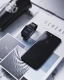 Handy, Mobiltelefon, iphone, modern, elektronisch, Technologie, Gadget, Berührungsempfindlicher Bildschirm, Apfel, sehen, Foto, Starbucks, Kaffee, Kommunikation, Smartphone, kabellose Technologie, tragbares Informationsgerät, Verbindung, Mobiltelefon, High Angle View, drinnen, Tabelle, Nahansicht, Stillleben, keine Leute, Text, schwarze Farbe, Bildschirm, westliche Schrift, Laptop, Computer, Digitalkamera, 4K, CC0, gemeinfrei, lizenzfrei