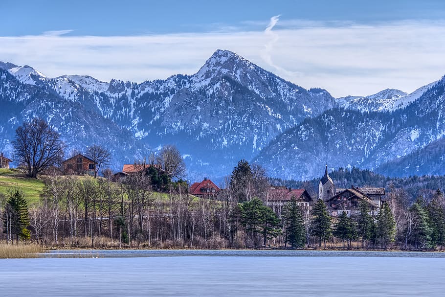 alpí, muntanyes, Serra, neu, llac, llac weissensee, füssen, hdr, rang dinàmic alt, contrast, paisatge, naturalesa, cim, cel, aigua, hivern, fred, congelat, Església, poble, cases, muntanya, temperatura de fred, exterior de l'edifici, escenics - natura, arquitectura, estructura construïda, arbre, bellesa a la natura, edifici, planta, muntanya nevada, casa, cap gent, escena tranquil·la, a l'aire lliure, cim de muntanya, 5K