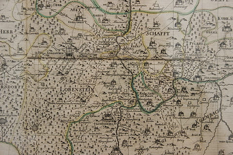 carte beige, carte, diagramme, terrain, atlas, Burgk, Allemagne, carte de lobenstein, papier, Moyen-Âge, couverture, passeport, texte, document, Cartes d'identité, Lobenstein, macro, vieux, plan, quartier, bâtiment, carte du monde, personne, architecture, arrière-plans, le passé, Voyage, antique, l'histoire, plein cadre, géographie physique, direction, style rétro, Destinations de voyage, la communication, modèle, communications globales, topographie, 5K, CC0, domaine public, libre de droits