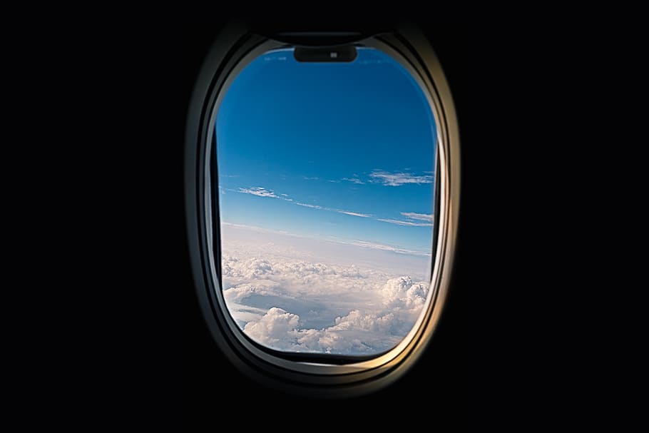 finestra della compagnia aerea, visualizzazione, bianca, nuvole, finestra, aereo, cielo, veicolo aereo, interno del veicolo, nuvola - cielo, vetro - materiale, natura, mezzi di trasporto, volante, trasparente, modo di trasporto, nessuno, viaggio, bellezza nella natura, giorno, all'aperto, scenics - natura, mezz'aria, 5K