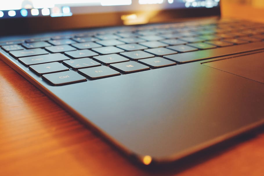 bærbar, Huawei, tech, teknologi, huawei laptop, skærm, vinduer, computer, meddelelse, trådløs teknologi, indendørs, tastatur, forbindelse, computer tastatur, computerudstyr, tæt på, bord, ingen mennesker, bærbar informationsenhed, selektiv fokusering, brev, computer del, alfabet, computer nøgle, computer netværk, 4K