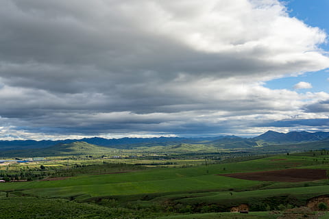 Berg, dunkle Wolken, Wolke, hdr, Farbe, Wald, wolke - himmel, Szenen - Natur, Schönheit in der Natur, Landschaft, Umgebung, Himmel, ruhige Szene, Ruhe, Nicht-städtische Szene, grüne Farbe, keine Leute, Natur, Pflanze, idyllisch, Landwirtschaft, Land, Gebirge, Tag, ländliche Szene, draußen, 5K, CC0, gemeinfrei, lizenzfrei