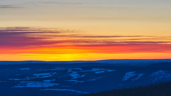 Sonnenuntergang, Szenen - Natur, Schönheit in der Natur, Himmel, ruhige Szene, Ruhe, orange Farbe, wolke - himmel, Umgebung, Natur, keine Leute, idyllisch, Landschaft, Berg, Nicht-städtische Szene, Gebirge, Dramatischer Himmel, Silhouette, Horizont, Scheu, draußen, romantischer Himmel, 4K, CC0, gemeinfrei, lizenzfrei