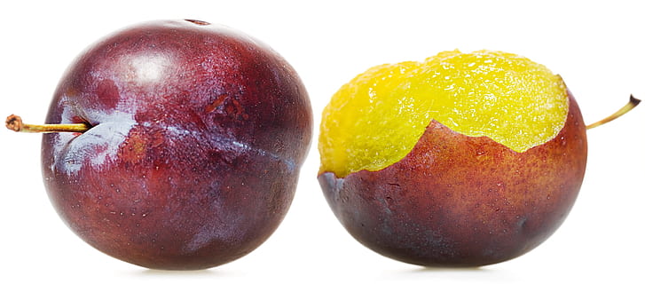 frisk, blomme, bid, tæt på, frugt, isolerede, objekt, plante, hvid, , lækker, dessert, kost, mad, friskhed, sundhed, sund og rask, saftig, ingen, ernæring, organisk, velsmagende, vegetarisk, vitamin, blommer, sort, sød, violet, mad og drikke, sund kost, velvære, skåret ud, studio skud, hvid baggrund, indendørs, rød, våd, dråbe, to objekter, moden, ingen mennesker, stilleben, vand, 1080P, CC0, offentligt domæne, royaltyfrie