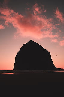 rock bjerg, omgivet, legeme, vand, klippe, himmel, cloudscape, solnedgang, solopgang, rød, fugl, udendørs, strand, kyst, natur, god fornøjelse, træk vejret, slap af, portland, Oregon, eventyr, udforske, hav, kystlinje, landskab, scenics, skumring, sommer, skønhed i naturen, silhuet, ferier, sand, sol, sollys, solopgang - daggry, rejse, rock-objekt, ø, marinemaleri, idyllisk, ingen mennesker, bjerg, rolig scene, rejsemål, tropisk klima, daggry, afspejling, turisme, blå, tusmørke, vandkanten, 5K, CC0, offentligt domæne, royaltyfrie