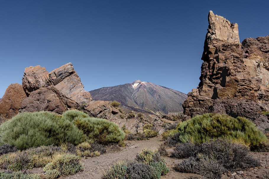 muntanyes, àrid, arbusts, la llum del dia, desert, formació geològica, geologia, paisatge, naturalesa, a l'aire lliure, roques, rocós, sorra, escènic, cel, pedra, viatjar, vall, terreny erm, muntanya, escenics - natura, bellesa a la natura, escena tranquil·la, escena no urbana, medi ambient, terra, planta, rock, cel clar, tranquil·litat, destinacions de viatge, rock - object, cap gent, formació de roca, geografia física, Serra, clima àrid, clima, formació, semiàrid, erosionat, 5K